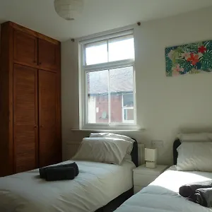 Holiday home Cosy Entire House In Central Sherwood, Nottingham